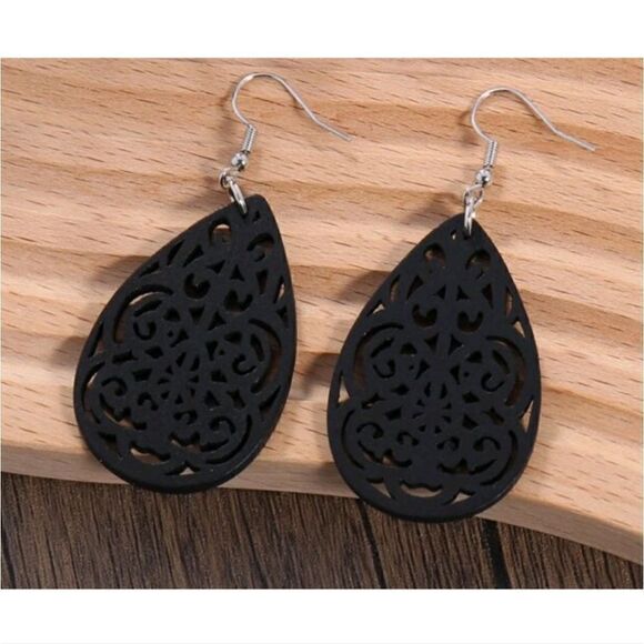 Women's Four Sets Earrings Wood Tear Drop NWOT Never Worn - Picture 7 of 10